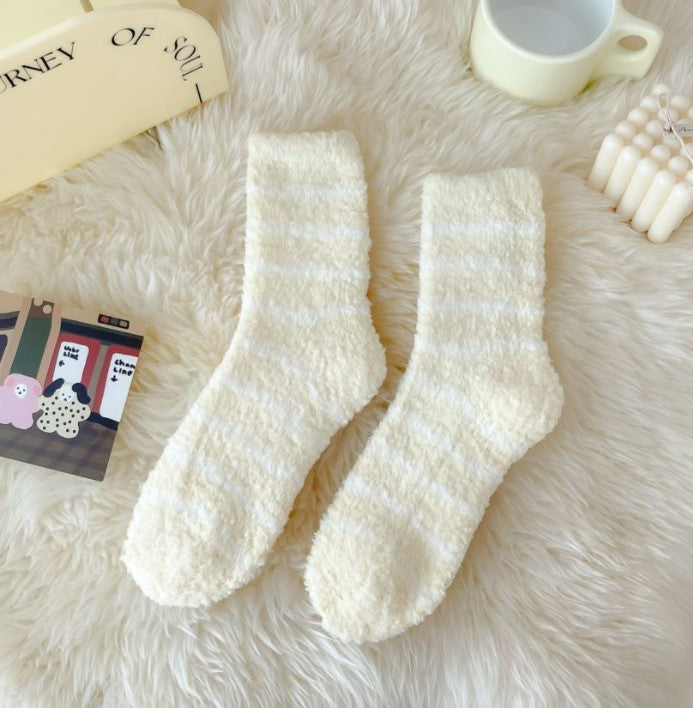 Cozy Winter Striped Women's Socks Thick, Non-Shedding Coral Fleece For Warmth, Leisure, And Sleep